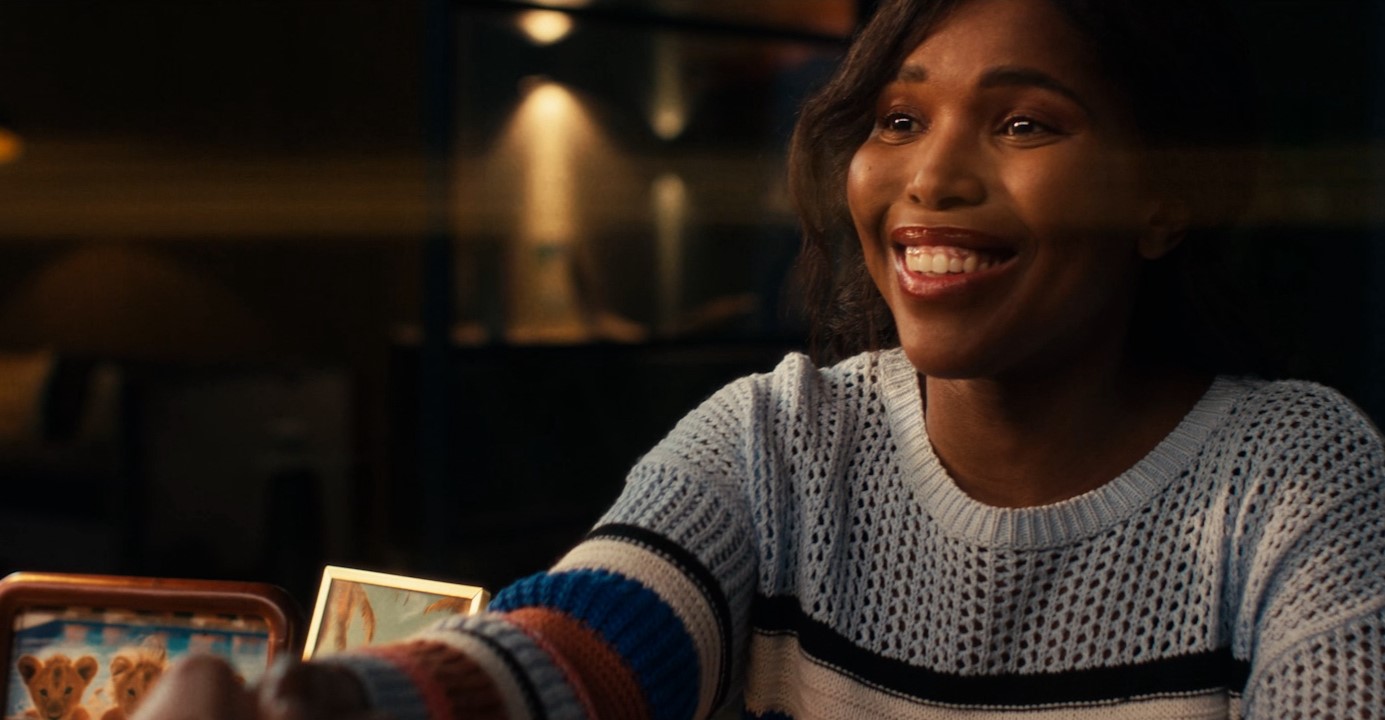 Lady receiving advice from lawyer